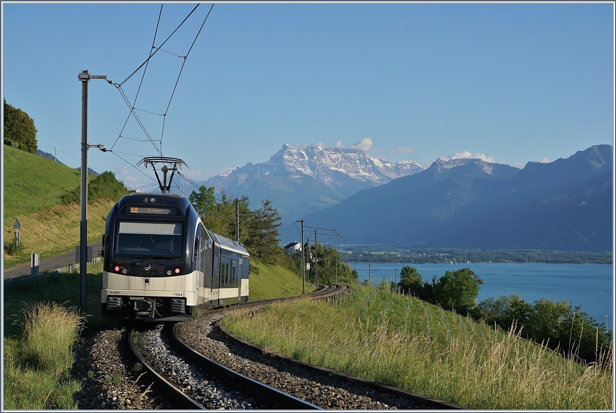 Der CEV MVR ABeh 2/6 7504  Vevey  auf dem Weg nach Montreux mit den Dents de Midi im Hintergrund.

28. Mai 2020