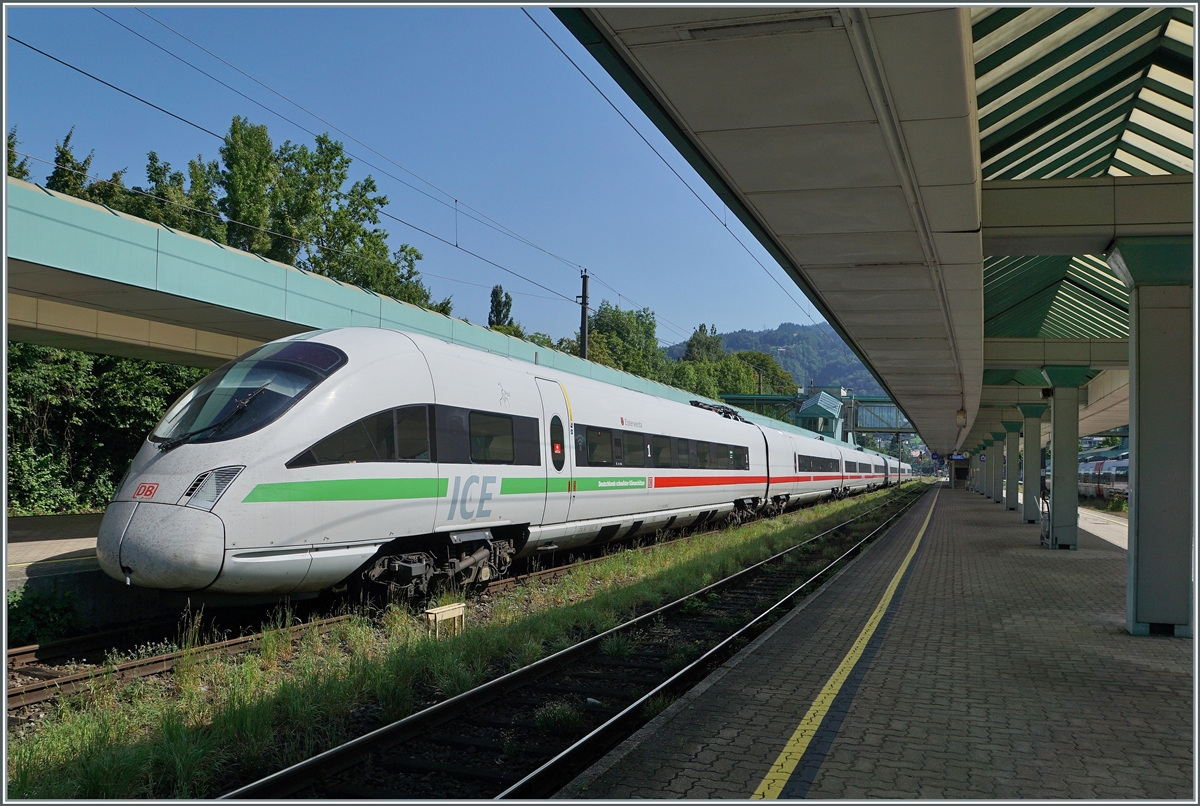 Der DB ICE 411 055 ist aus München kommend an seinem Ziel Bregenz als ICE 1217 angekommen. Es ist nicht das erste Mal, dass ich nach Bregenz reiste, um einen ICE zu fotografieren doch damals kam der ET 4010 von Wien Westbahnhof... 

14. August 2021