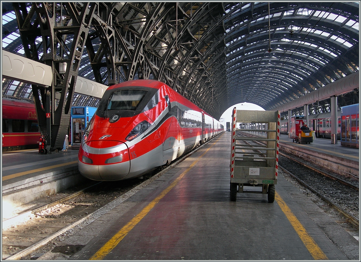 Der FS Treniatila ETR 400 015 (Frecciarossa 1000) in Milano Centrale.
01. März 2016