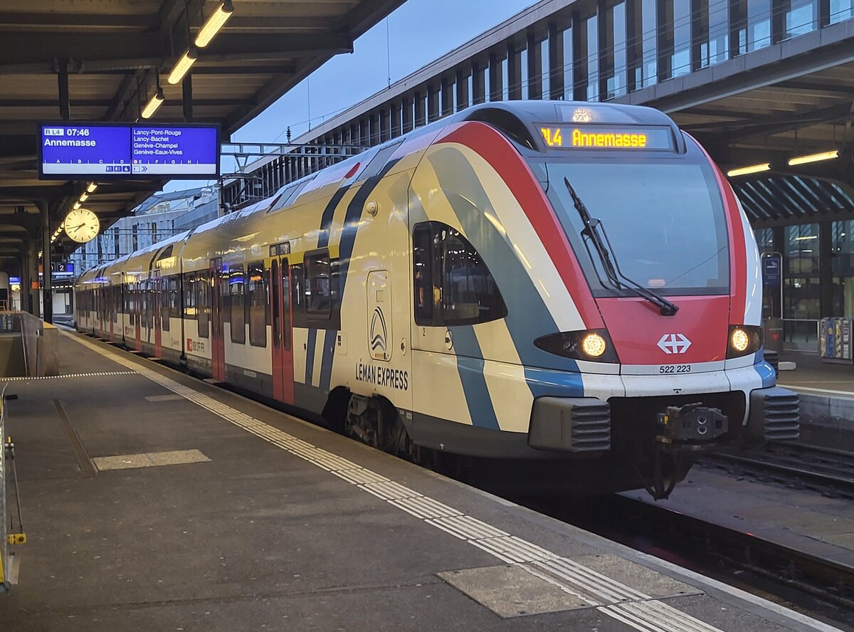 Der LEX RABe 522 223 wartet in Genève auf die Abfahrt  nach Annemasse.
21. Feb. 2026
