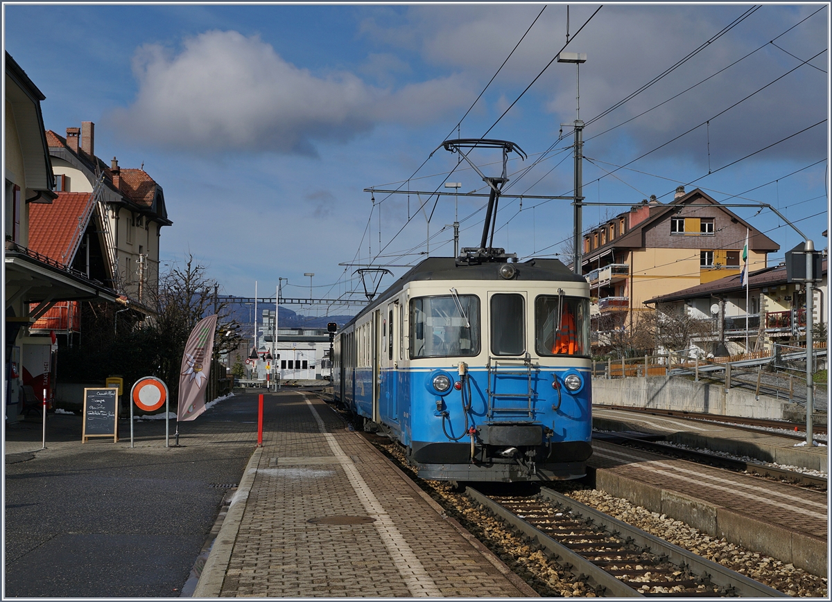 Der MOB 8/8 4004 FRIBOURG wendet in Chernex auf den Gegenzug.
18. Jan. 2019