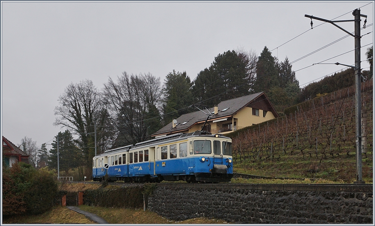Der MOB ABDe 8/8 4003 kurz vor der Haltestelle Planchamp.
18. Jan. 2018