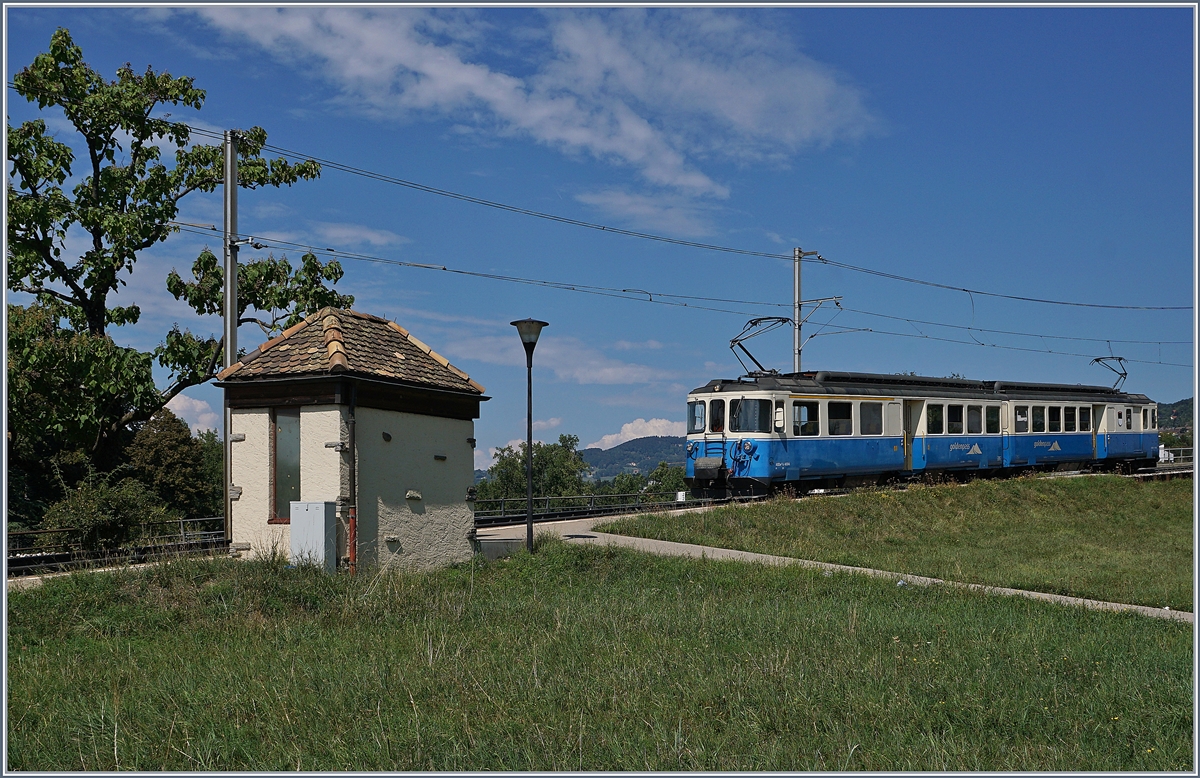 Der MOB ABDe 8/8 4004  Fribourg  unterwegs nach Montreux erreicht den Halt Châtelard VD.
22. August 2018