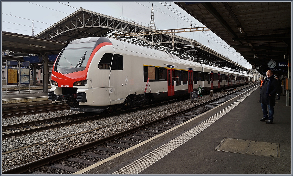 Der neue TILO FLIRT RABe 524 301 (UIC 94 85 2 524 301-0 CH-SBB) auf einer Testfahrt in Lausanne. 

28. Nov. 2019