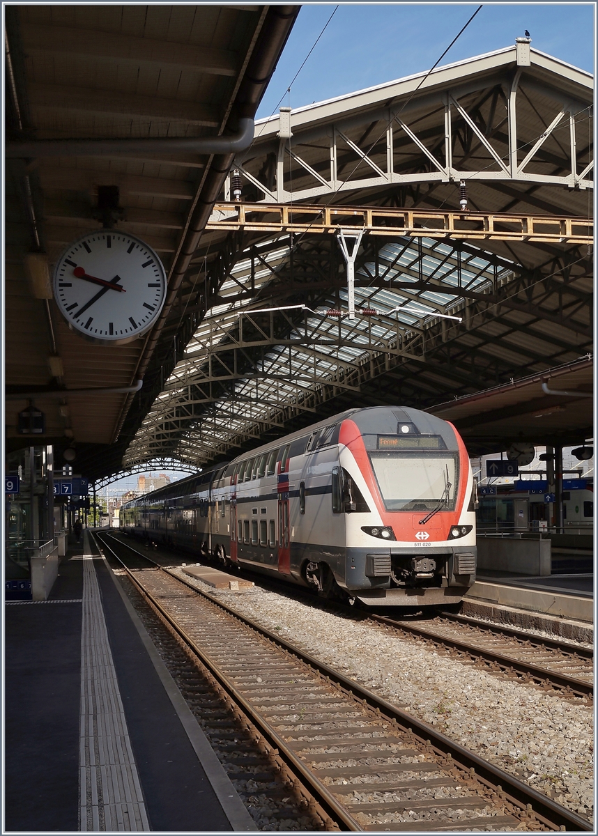 Der SBB RABe 511 020 wartet in Lausanne auf neuen Aufgaben. 

18. April 2020