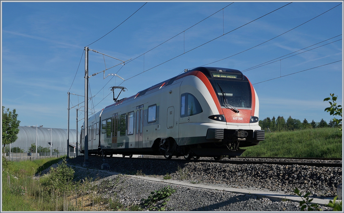 Der SBB RABe 522 209 verlässt Meroux TGV in Richtung Biel/Bienne. 

1. Juni 2019