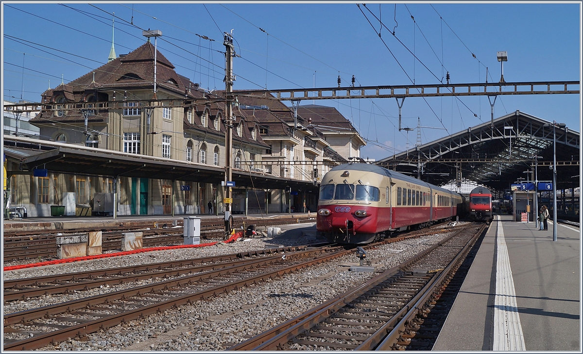 Der SBB RAe TEE II 1053 verlässt Lausanne in Richtung Biel.

31. März 2019