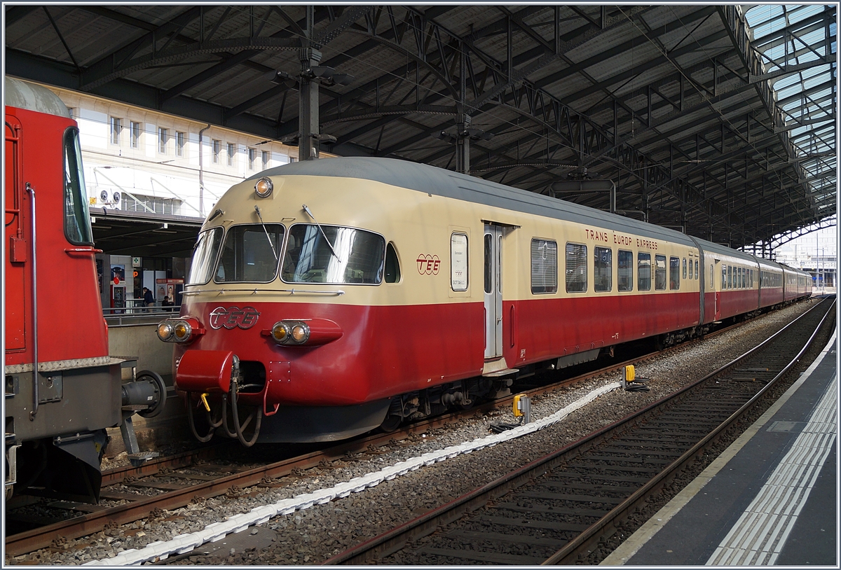 Der SBB RAe TEE II 1053 in Lausanne. 

31. März 2019