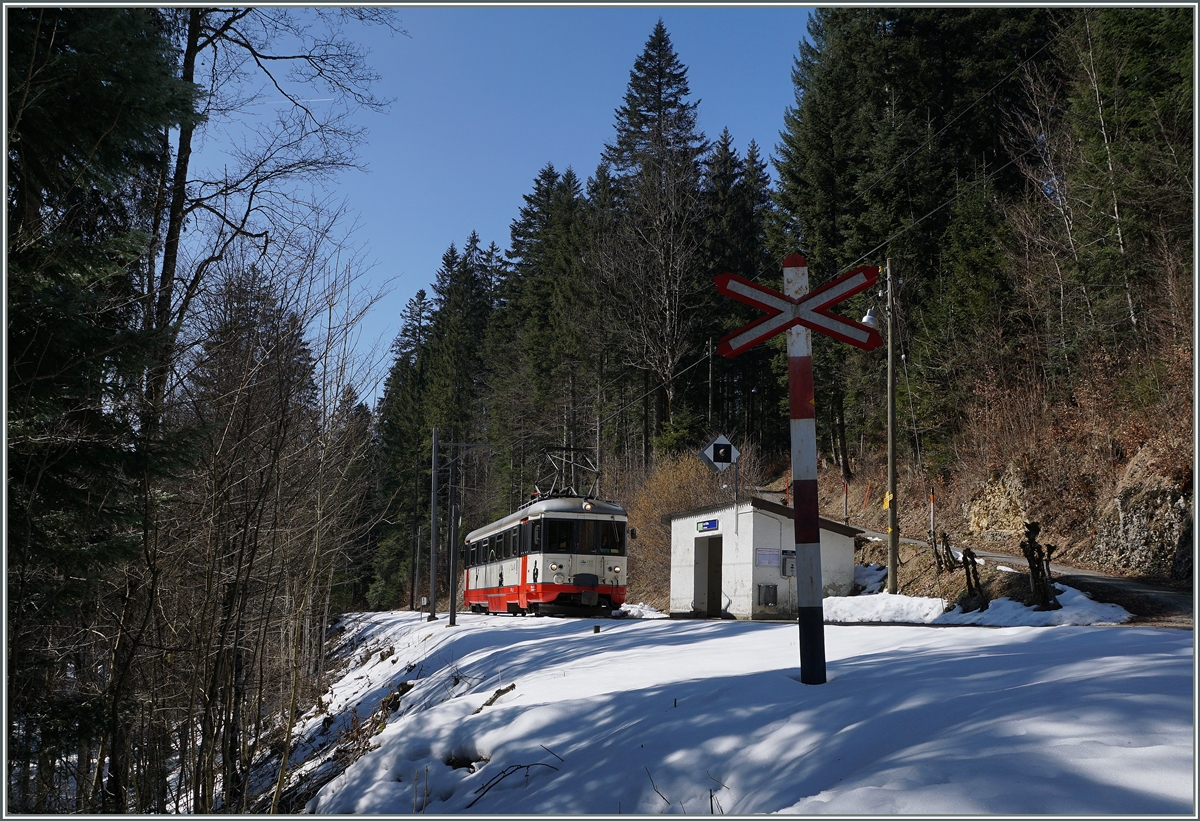 Der tansN BDe 4/4 N° 3 erreicht Les Frêtes.
18. März 2016