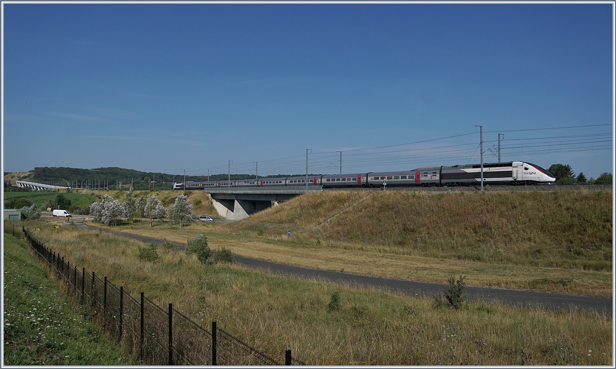 Der TGV Lyria 9203 von Paris nach Zürich erreicht in Kürze seinen nächsten Halt, Belfort-Montbéliard TGV.

23. Juli 2019