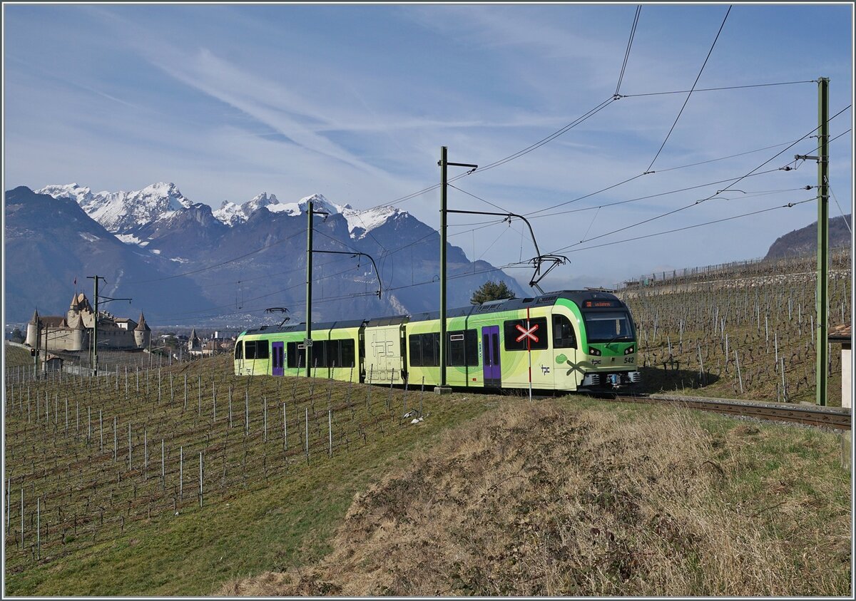 Der TPC AOMC/ASD Beh 2/6 ist als Regionalzug R71 436 oberhalb von Aigle auf dem Weg nach Les Diablerets. 

9. Februar 2026