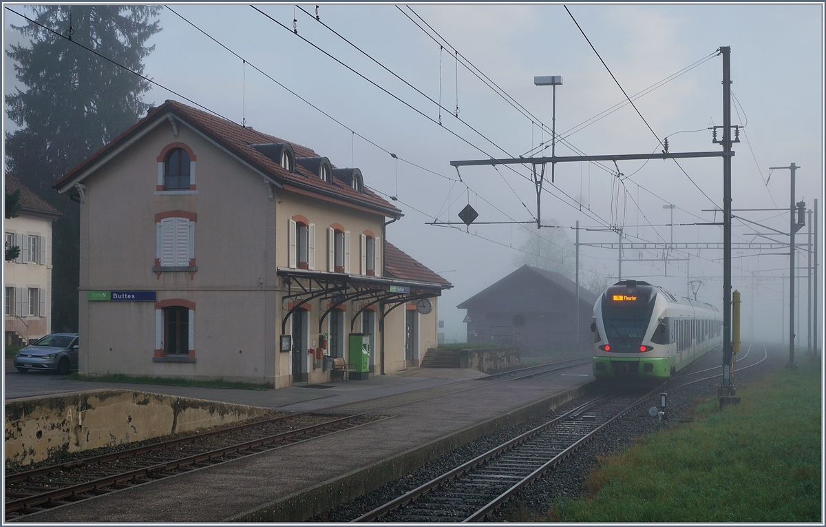 Der von der transN gemietet SBB RABe 523 074 steht in Buttes zur Abfahrt nach Fleurier bereit. 

5. Nov. 2019
