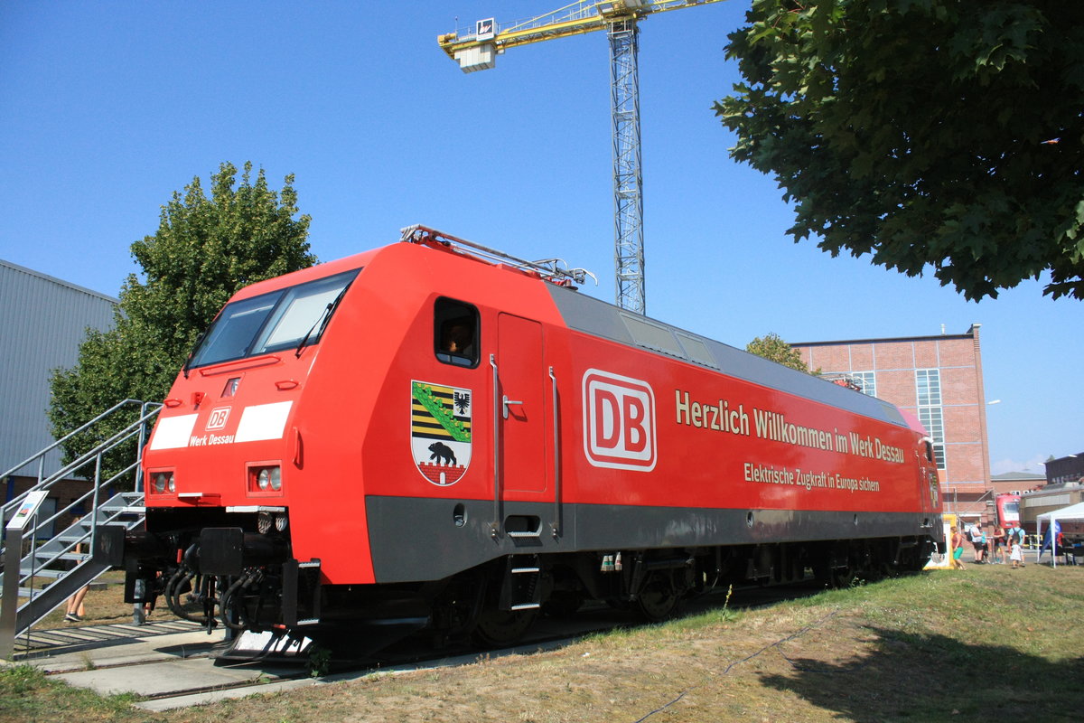 Die Ausstellungslok der Baureihe 152 beim Tag der offenen Tr in Dessau am 31.8.19