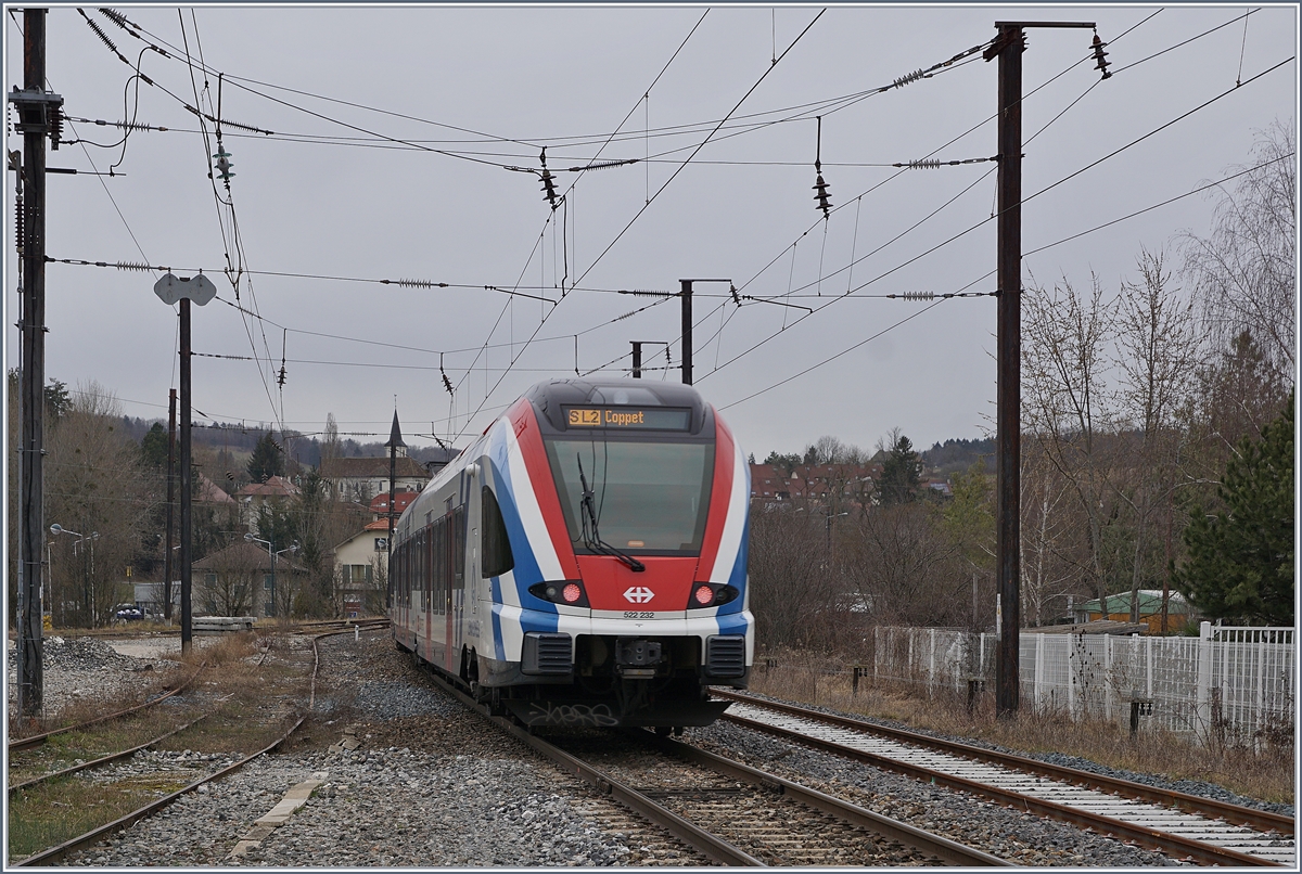 Die beiden SBB CFF LEX RABe 522 223 und 232 verlassen als Léman Express SL2 von Annecy nach Coppet den Bahnhof von Pringy. 

13. Feb. 2020 