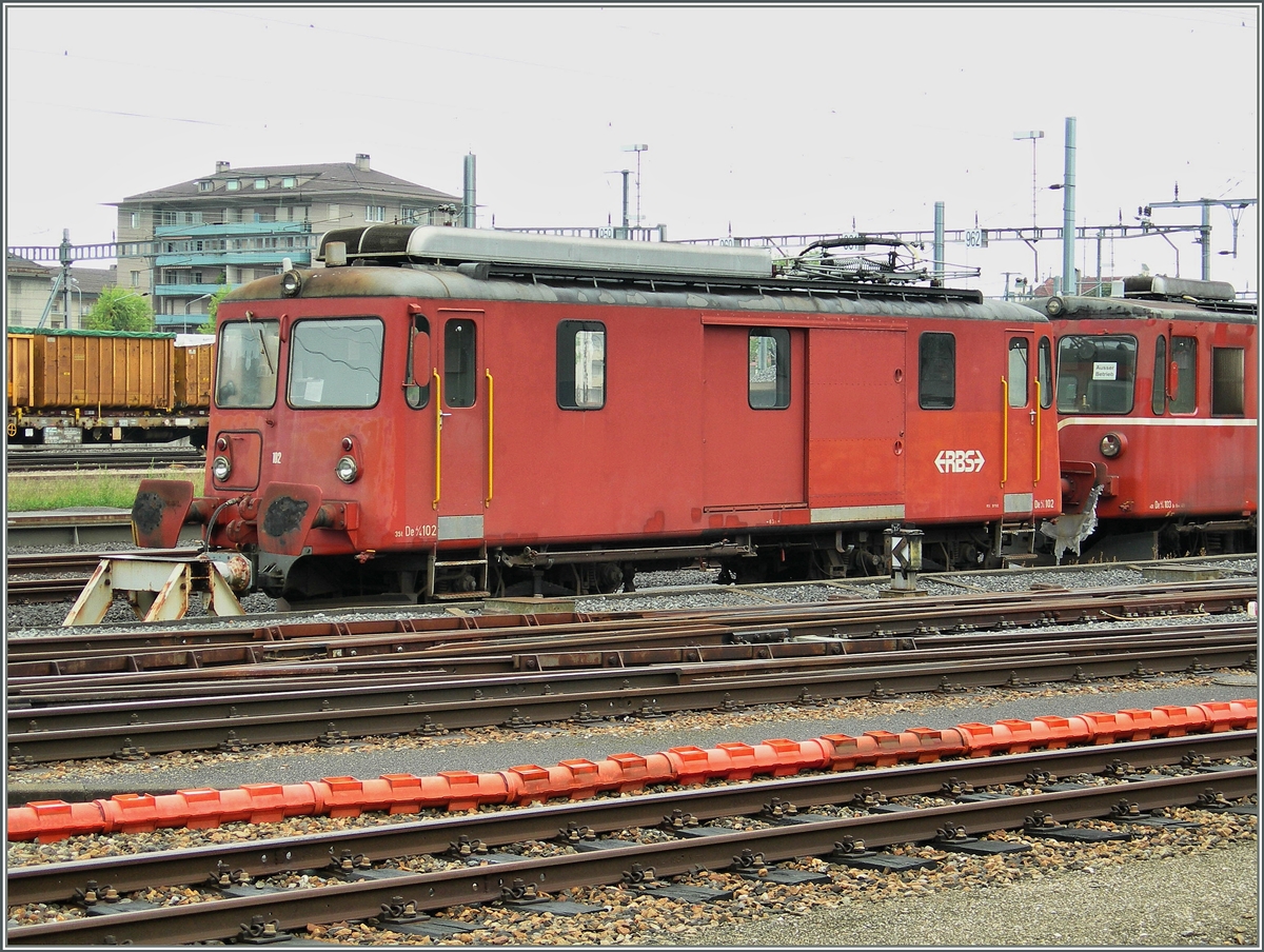 Die beiden SZB /RBS De 4/4 102 und 103 haben wohl weitaus bessere Zeiten gesehen, als hier, am Ende ihre Laufbahn in Solothurn.
5. August 2006
