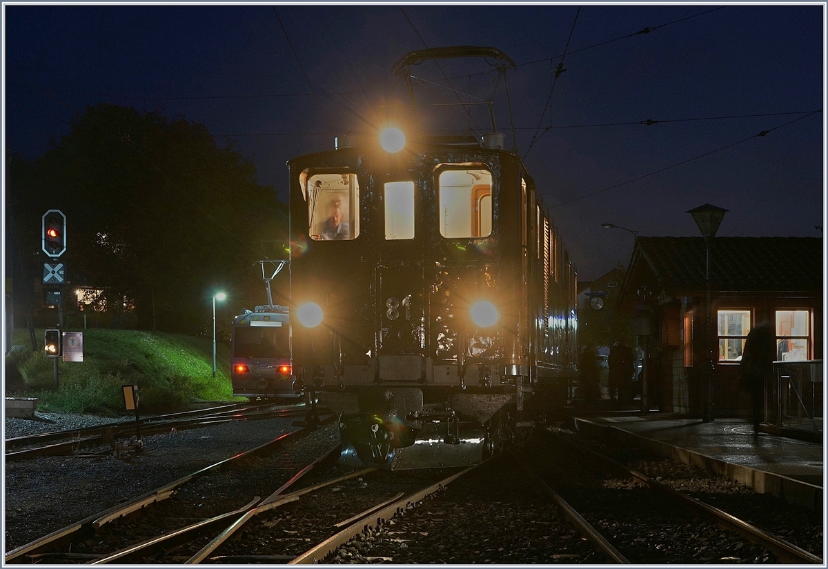 Die Blonay-Chamby Bahn Ge 4/4 81 am Abend zum Abschluss der 50. Jahre Jubiläums Festes am Saison-Ende in Blonay.

28. Okt. 2018