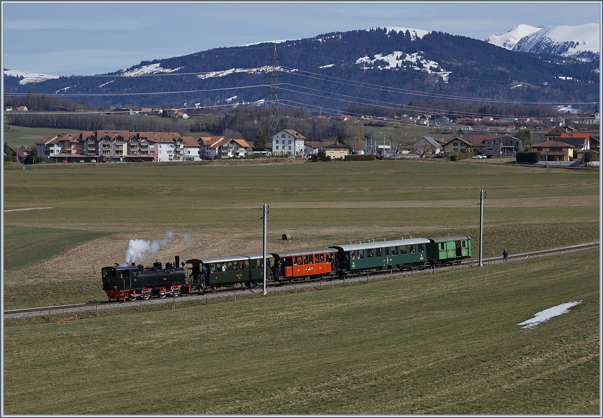 Die Blonay-Chamby G 2x 2/2 105 mit ihre Dampfzug auf dem Weg nach Palézieux kurz nach Bossennens anlässlich der Umgestaltung der Bahnanlangen (Durchgangsbahnhof statt Spitzkehre) in Châtel st-Denis. 3. März 2019