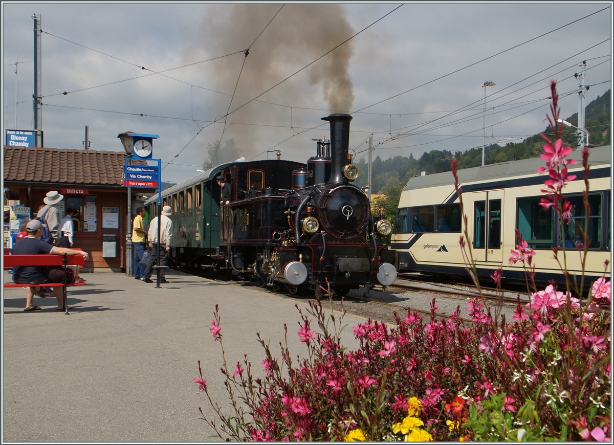 Die Blonay Chamby G 3/3 N° 6 wartet in Blonay auf die Abfahrt Richtung Chamby.

14. Sept. 2014