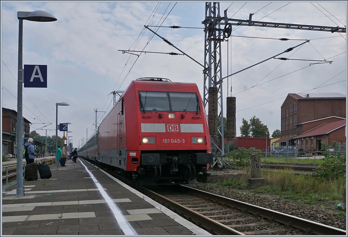 Die DB 101 145-3 in Ribnitz Dammgarten.

26. Sept. 2017
