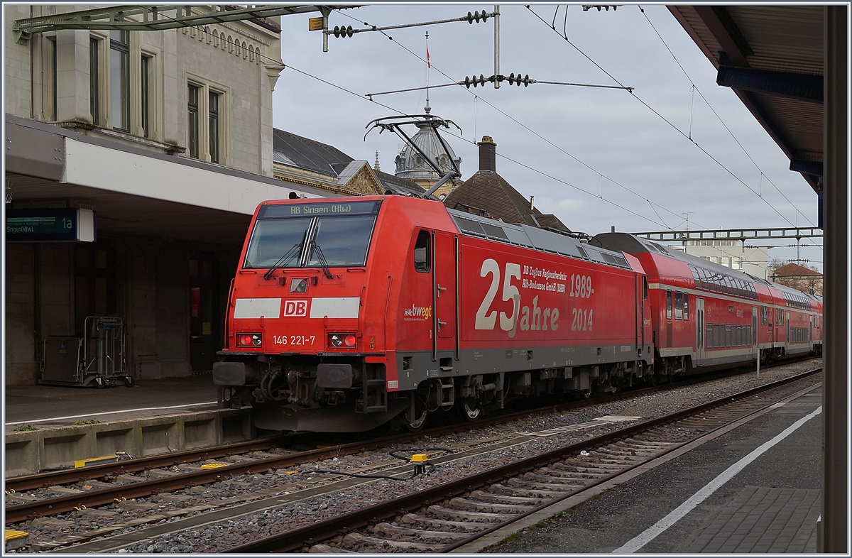 Die DB 146 221-7 wartet mit ihrem RB nach Singen in Konstanz auf die Abfahrt.

10. Sept. 2019
 