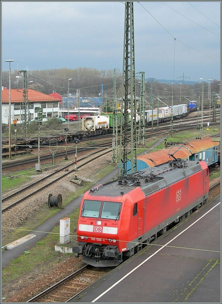 Die  DB 185 006-4 in Weil am Rhein.
12. April 2006 