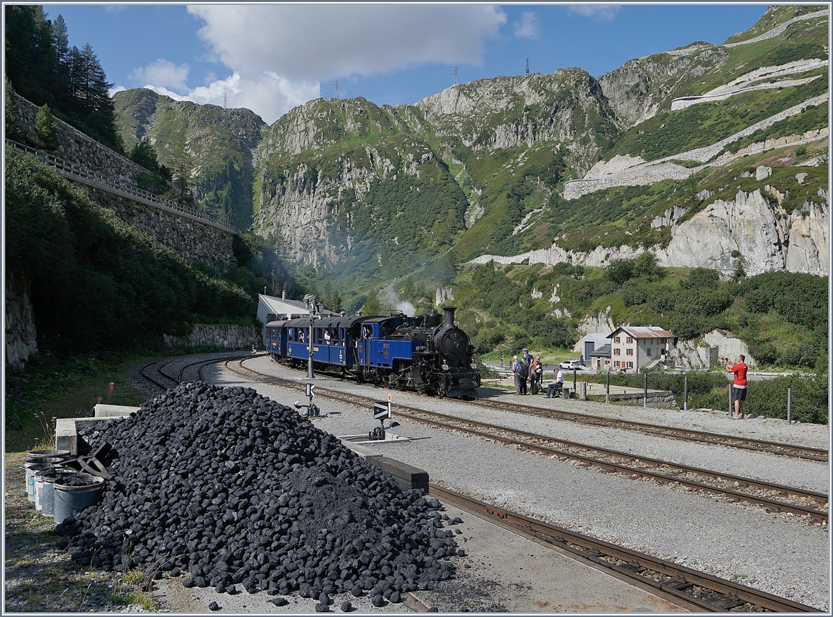 Die DFB HG 3/4 N° 1 erreicht mit ihrem Personenzug 134 den Bahnhof von Gletsch. 

31. August 2019