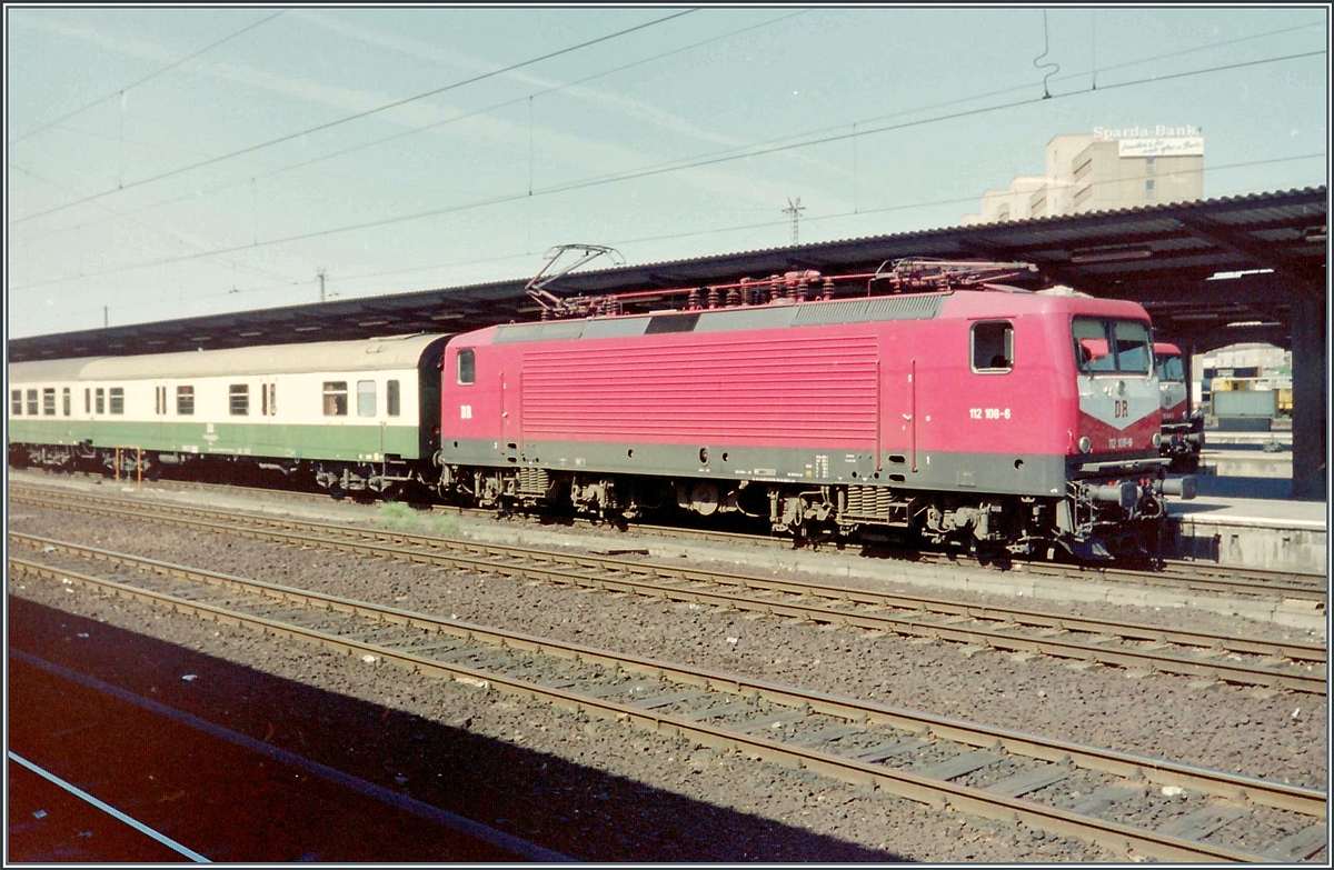 Die DR 112 108-6 in Berlin Lichtenberg. 

3. Mai 1994