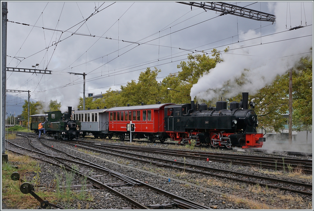 Die eigenwillig zusammengesetzte Komposition ergab dann in Vevey ein herliches  Kaisermanöver; im Bild die LEB G 3/3 N° 5 (Baujahr 1890) in Wartestellung und die den  Riviera Belle Epoque  rangierende G 2x 2/2 105. 

27. September 2020