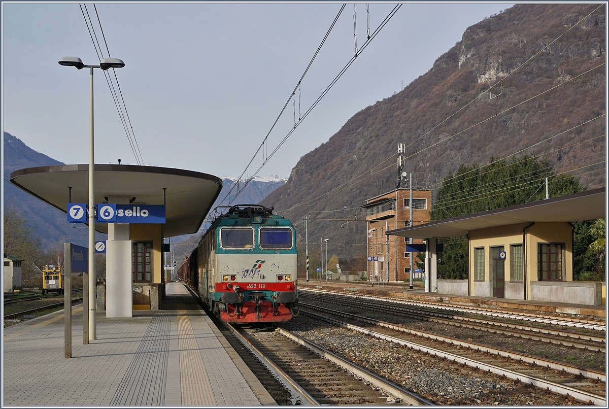 Die FS E 652 110 wartet in Premosello Chiavenda auf die Weiterfahrt.
29. Nov. 2018