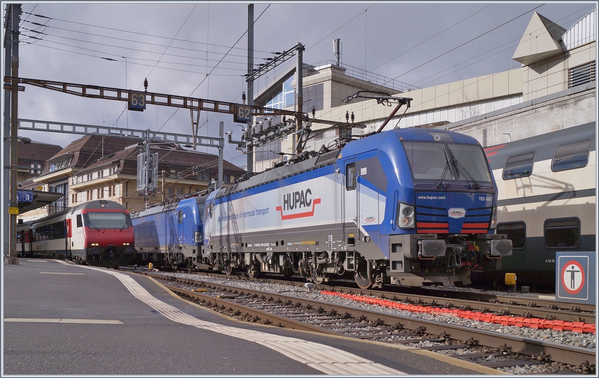 Die Hupac 193 409 und eine weitere in Lausanne. 

26. Februar 2020