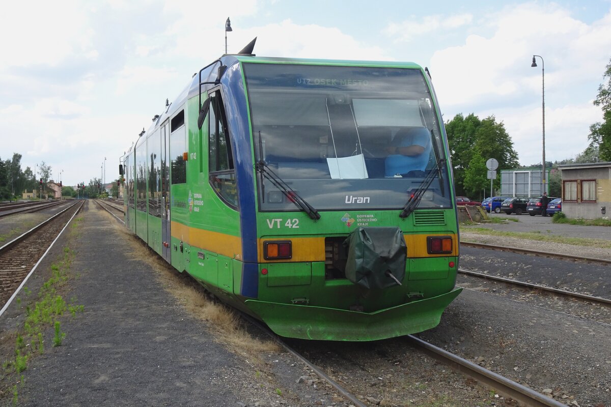 Die Länderbahn VT43 'URAN' steht am 10 Juni 2022 in Luzna u Rakovnika.