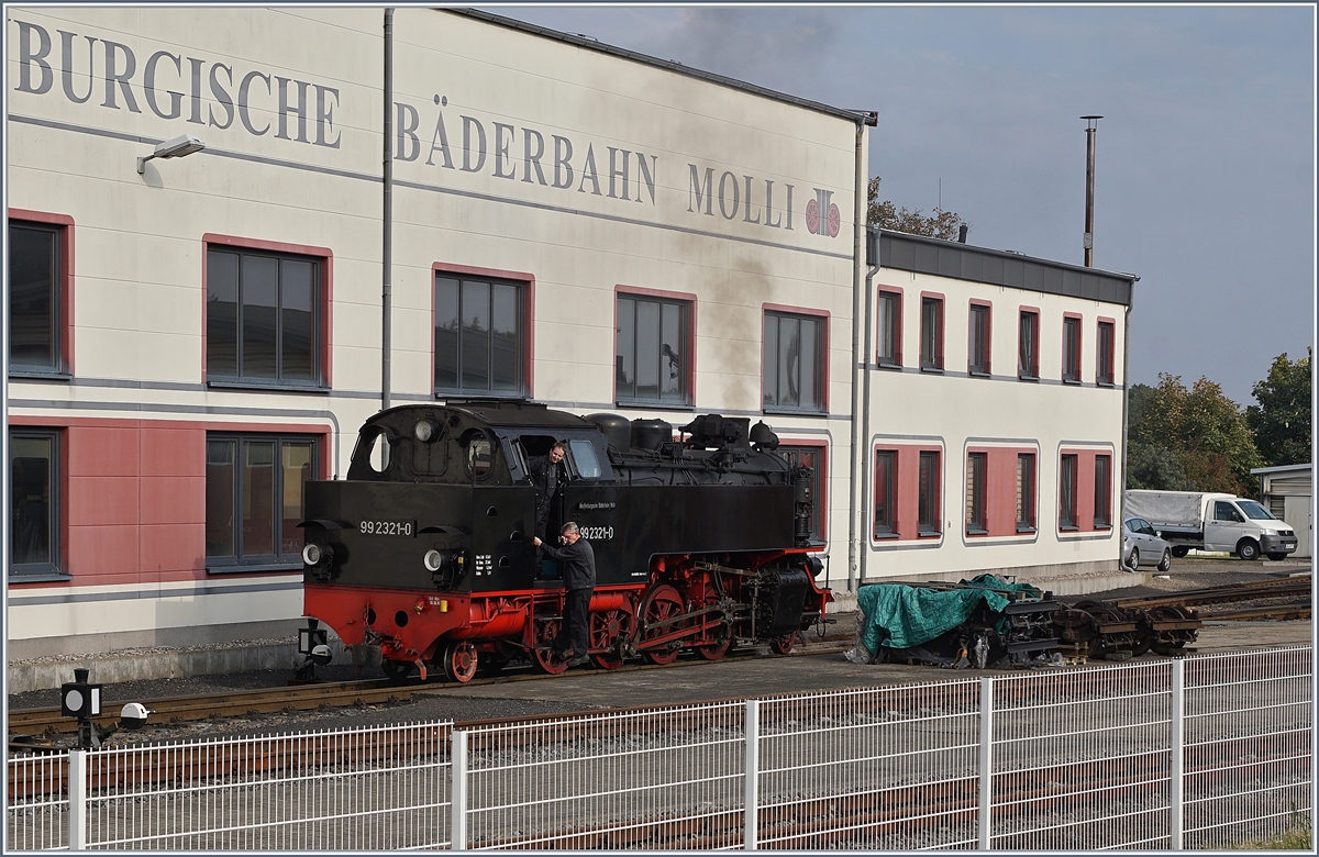 Die  Molli  99 2321-0 im Depot von Bad Doberan. 

28. Sept. 2017