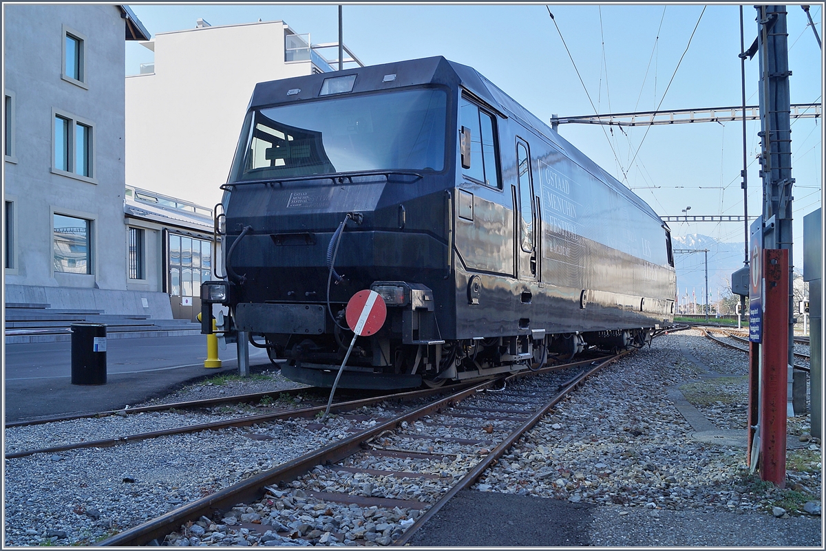 Die noch MOB Ge 4/4 8003 auf dem Weg zur RhB Ge 4/4 III, beim Warten in Vevey auf den Abtransport.

31. März 2019