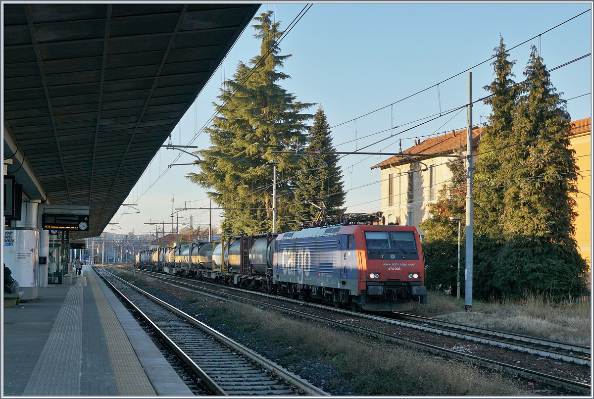 Die SBB Re 474 003 erreicht mit einem Güterzug Gallarate.
5. Jan. 2019