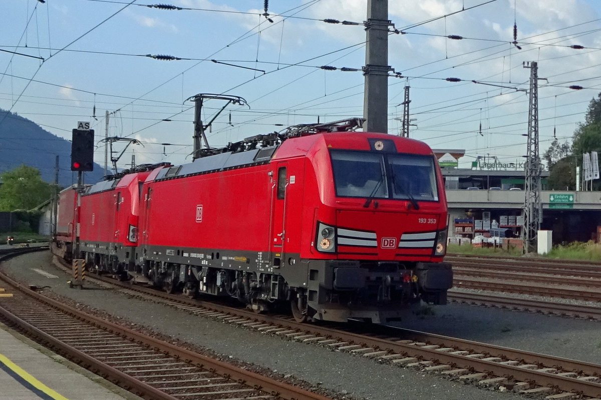 Doppelpack DB-Vectronen mit 193 353 führend, durchfahrt mit ein KLV am 17 September 2019 Kufstein.