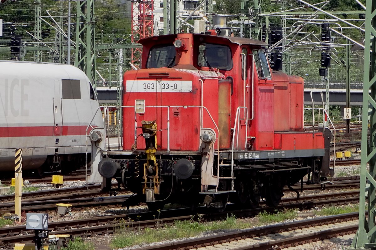 DreiBein 363 133 steht am 31 Mai 2019 in Stuttgart Hbf.