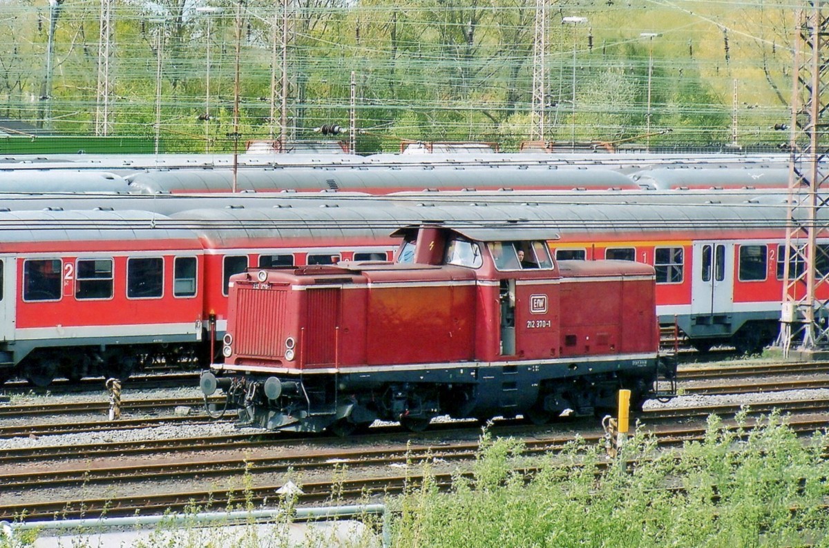 EfW 212 370 steht am 13 April 2008 in Hamm Rbf.