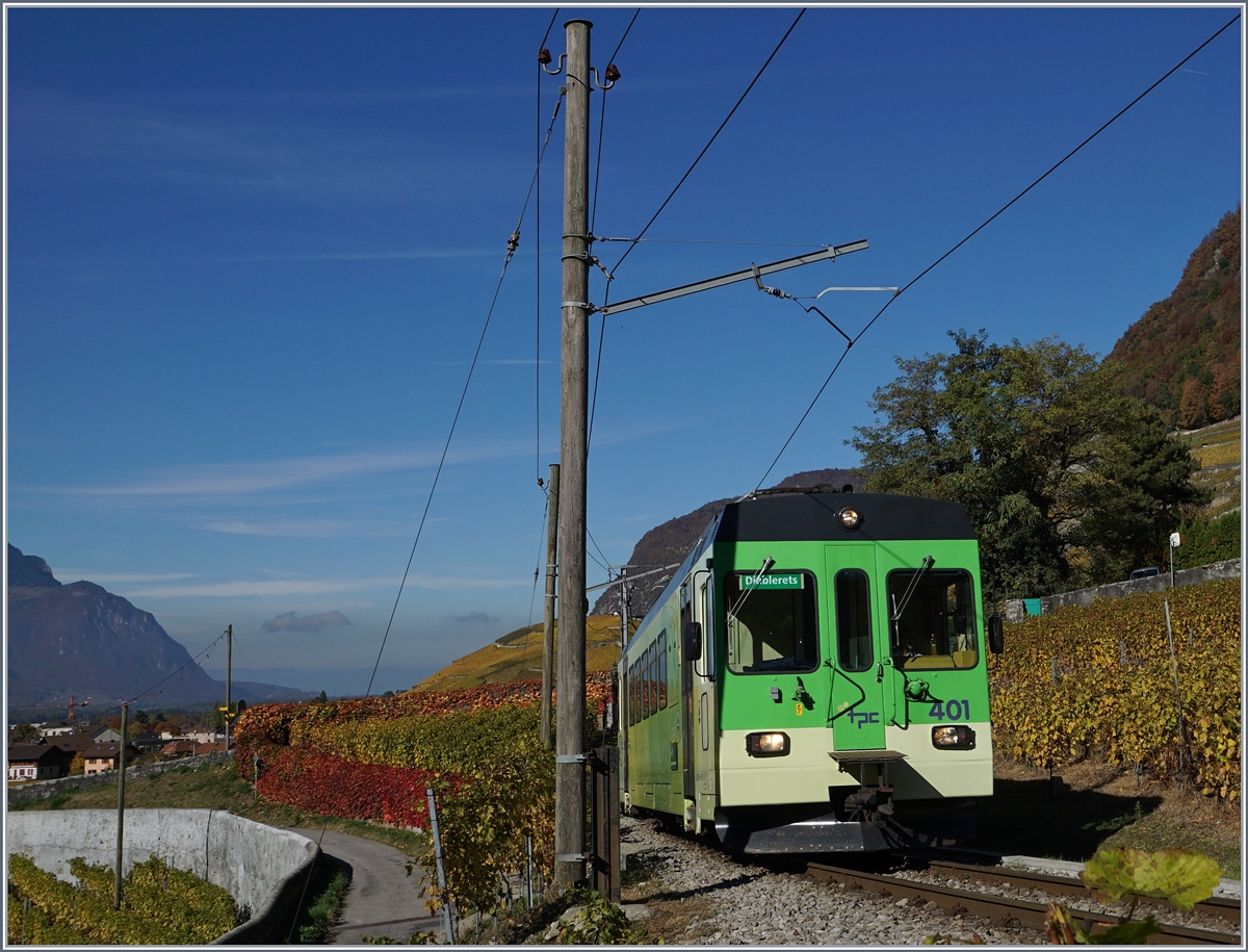 Ein ASD Regionalzug oberhalb von Aigle in den Weinbergen. 

28. Okt. 2016