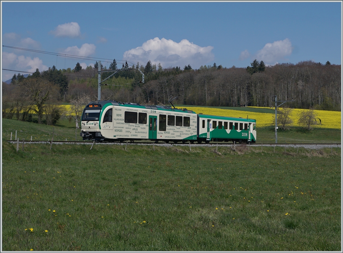 Ein BAM MBC Regionalzug auf der Stichstrecke Apples - l'Isle. 

20. April 2021