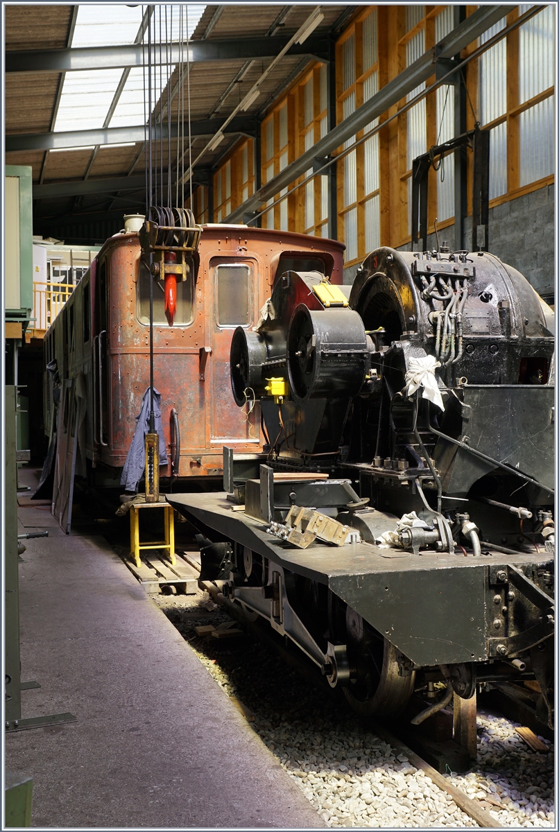 Ein Blick hinter die Kulissen: in Chaulin bei der B-C wird die zerlegte RhB Bernina Ge 4/4 181 aufgearbeitet. 
1. Aug. 2017