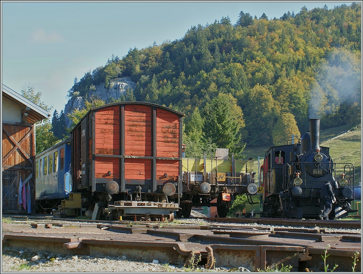 Ein Blick ins Museumsareal der CTVJ in Le Pont. Rechts im Bild wird die E 3/3 8494 für die Fahrt nach Le Brassus zurecht gemacht.
4. Okt. 2009 