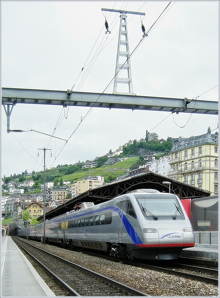 Ein CIS ETR 470 auf dem Weg nach Milano beim Halt in Montreux.
8. Juni 2008