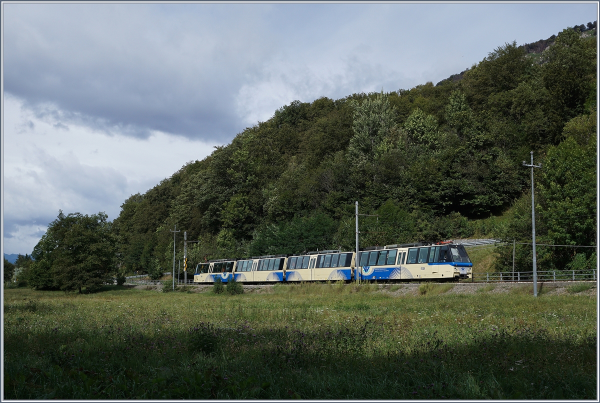 Ein Ferrovia Vigezzina SSIF Treno Panoramico von Domodossola nach Locarno kurz vor Re.
5. Sept. 2016