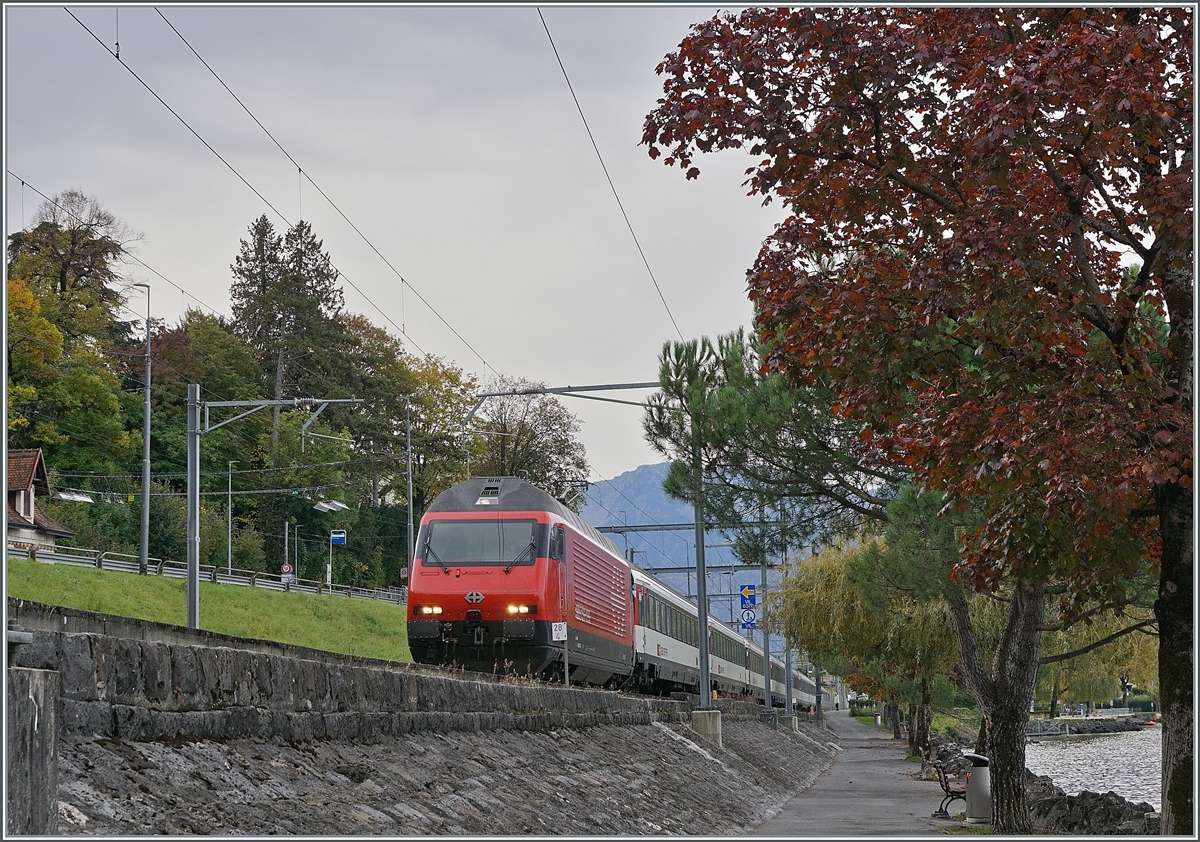 Ein IR 90 unterwegs nach Genève Aéroport kurz nach Villeneuve in der  normalen  Reihung. 

20. Okt. 2020
