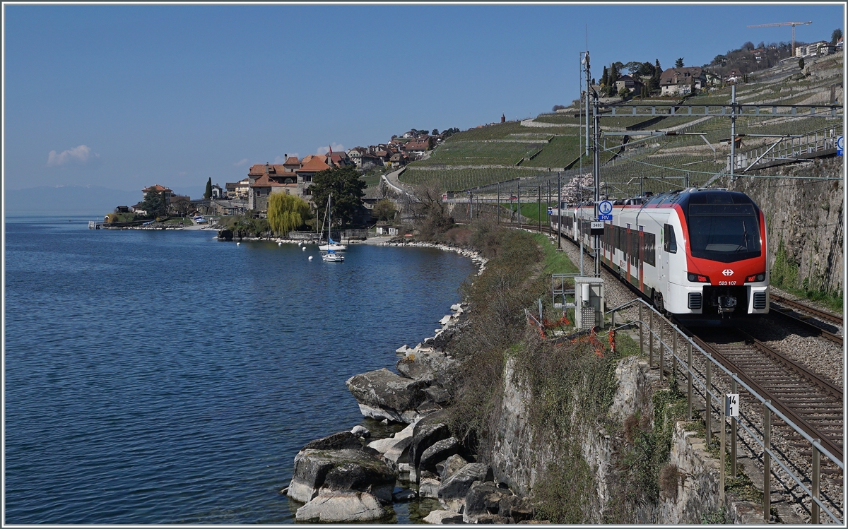 Ein neuer Flirt3 zwischen St-Saphorin und Rivaz auf der Fahrt in Richtung Lausanne.

1. April 2021
