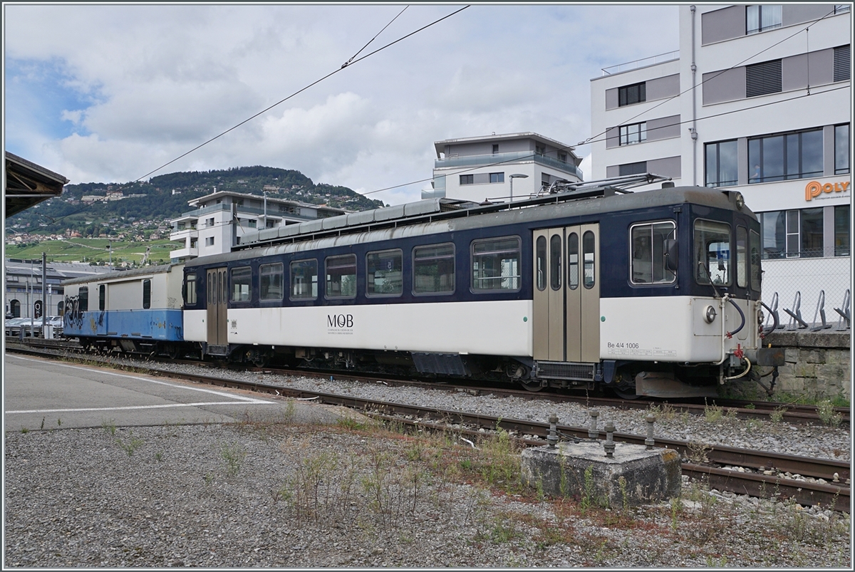 Ein paar Tage später zeigt sich der MOB Be 4/4 1006  (ex  Bipperlisi ) mit dem alten MOB D31 auf einem Abstellgleis in Vevey. 

12. Sept. 2024