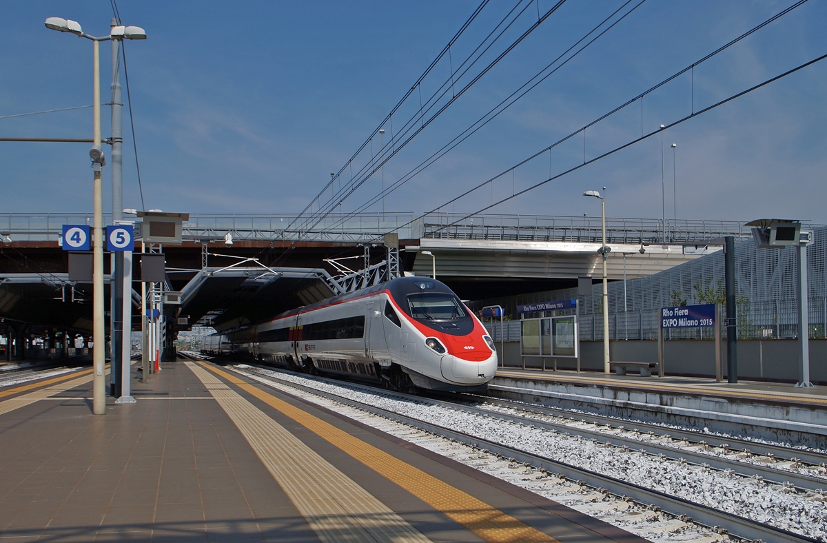 Ein SBB ETR 610 im Expo Bahnhof Rho Fiera EXPO Milano 2015.
21. Juni 2015