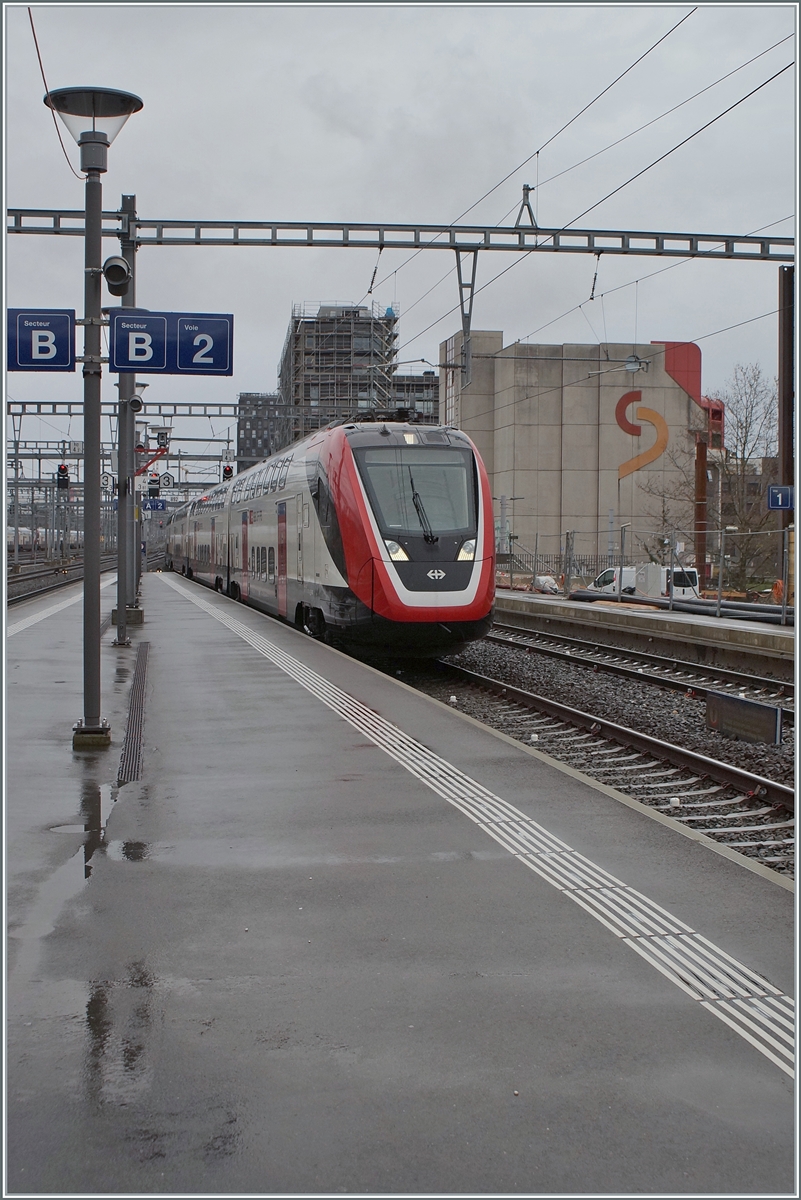 Ein SBB  Twidexx  als IC 1 nach St-Gallen bei der Durchfahrt in Renens VD. 

14. Dez. 2013