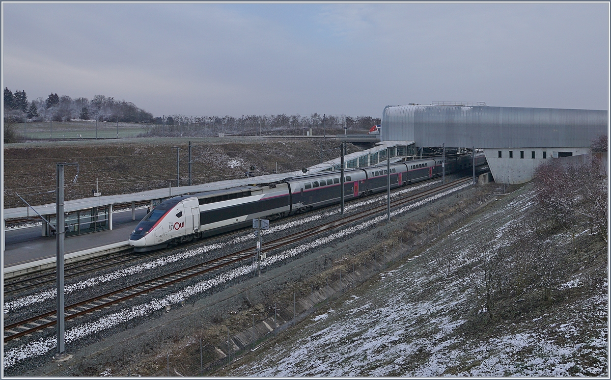 Ein SNCF InOui TGV Euroduplex beim Halt in Belfort Montbliard TGV. 

11. Jan. 2019