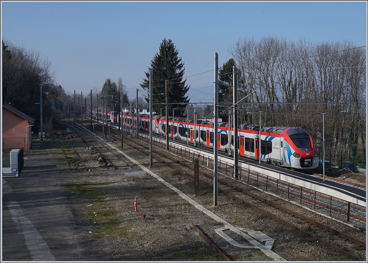 Ein SNCF Z 31500 (Coradia Polyvalent rgional tricourant) wartet in Evian auf seinen Einsatz. 

8. Feb. 2020
